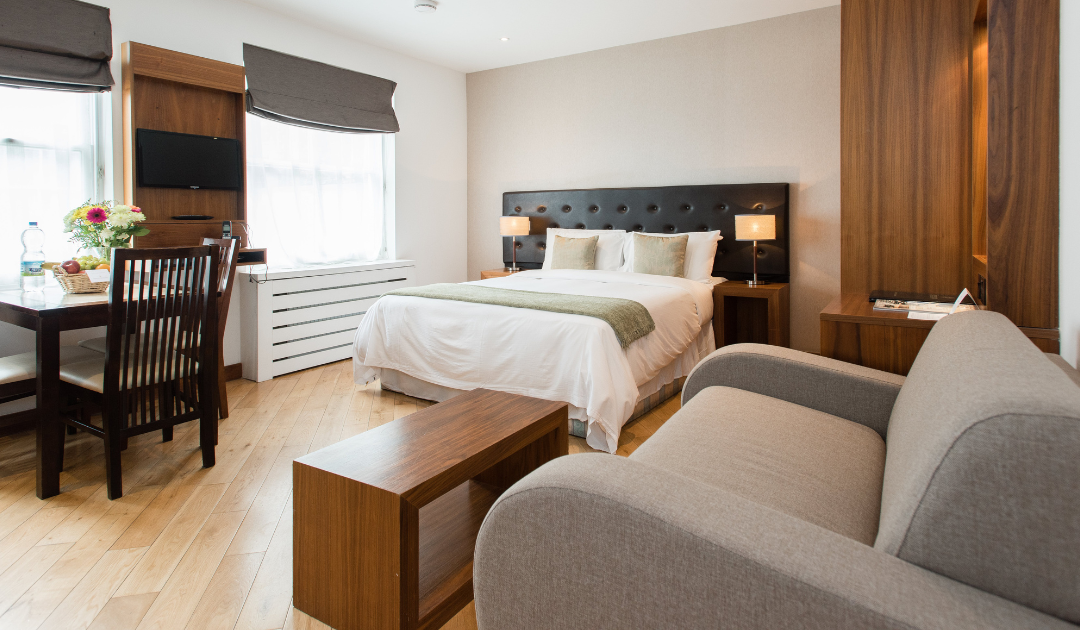 Choosing Your Stay: Decoding the Differences Between Airbnb, Holiday Lets, and Serviced Accommodation Management
